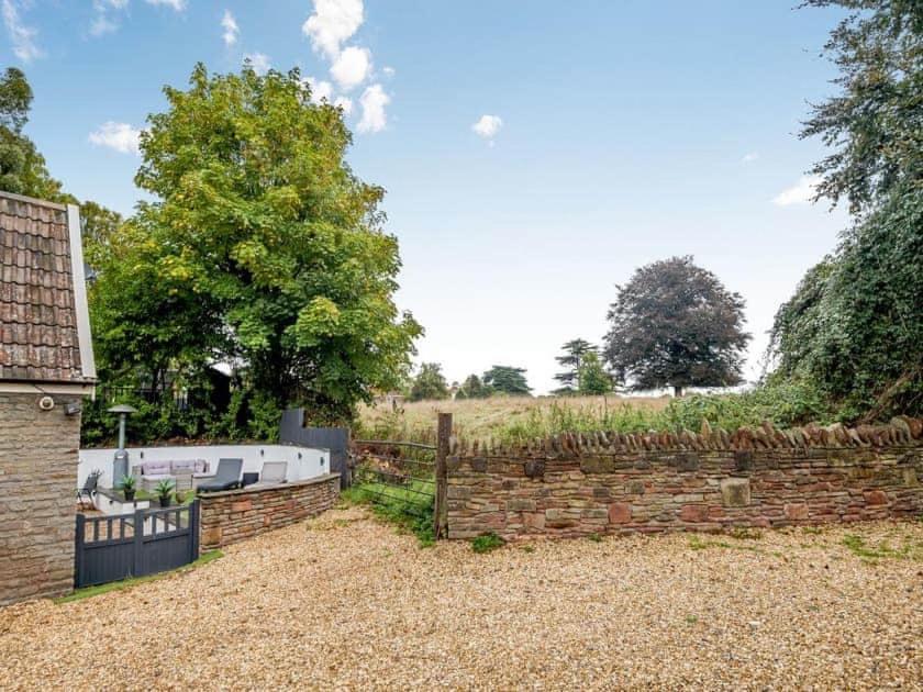 2 Bedroom Cosy Cottage With Hot Tub In Hambrook Close To Bristol City Centre Eksteriør billede